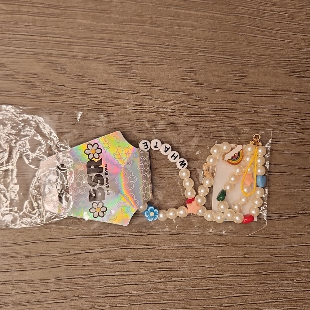Samii Ryan Phone chain